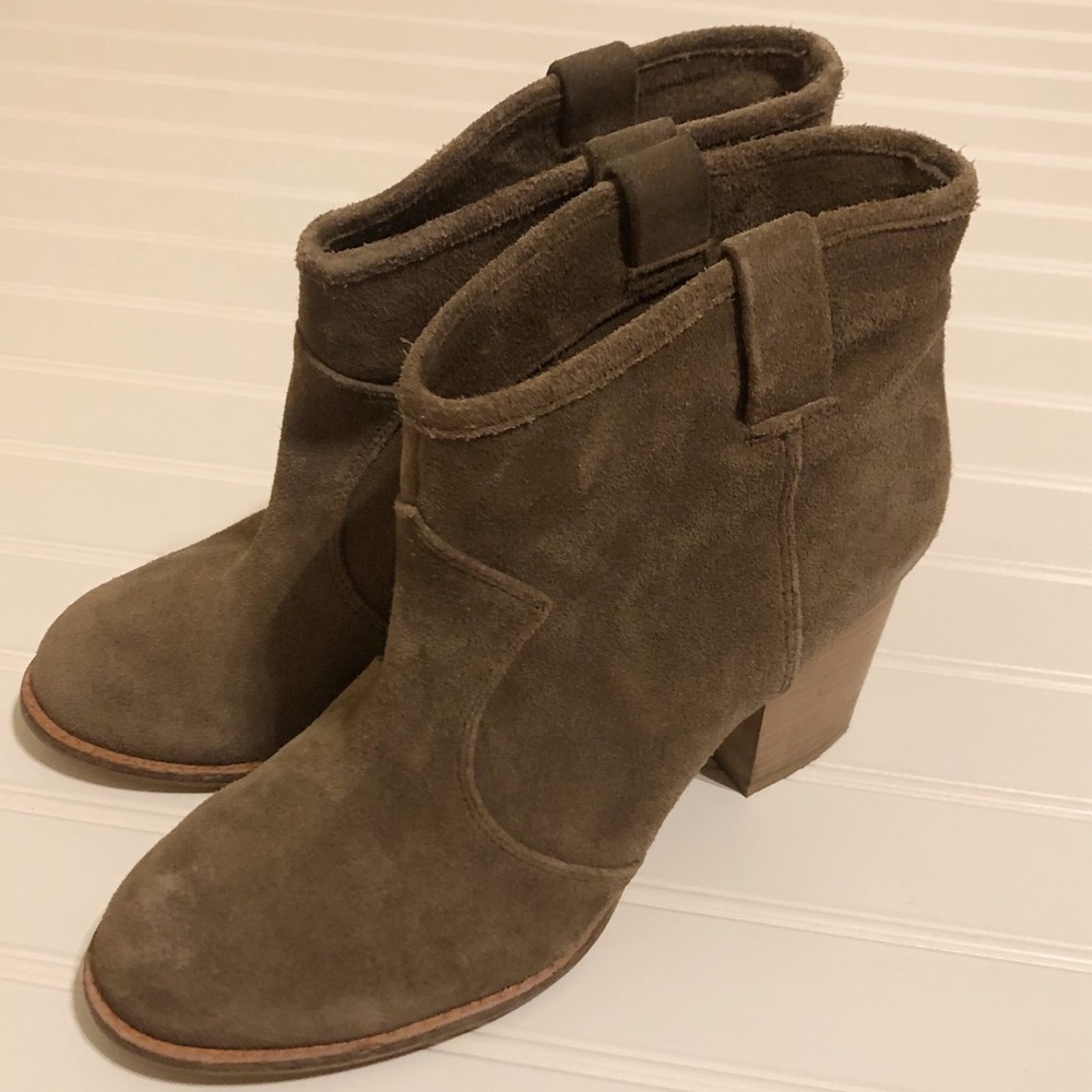 Splendid Lakota Bootie in Moss size 8.5